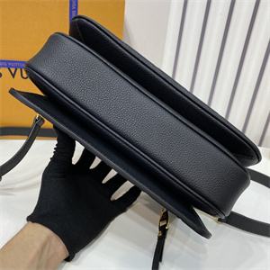 L.V Pochette Métis Monogram Empreinte Black M41487