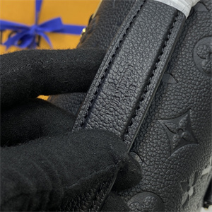L.V Pochette Métis Monogram Empreinte Black M41487