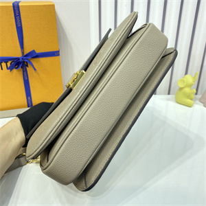 L.V Pochette Métis Monogram Empreinte Turtledove M44881