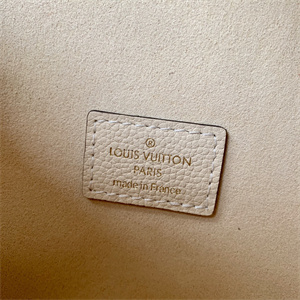 L.V Pochette Métis Monogram Empreinte Cream M45596