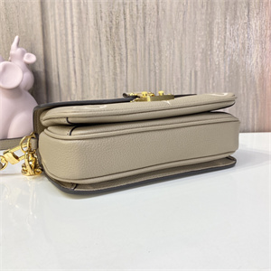 L.V Pochette Métis East West Monogram Empreinte M46596