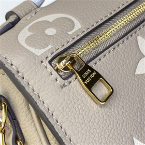 L.V Pochette Métis East West Monogram Empreinte M46596