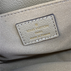 L.V Pochette Métis East West Monogram Empreinte M46596