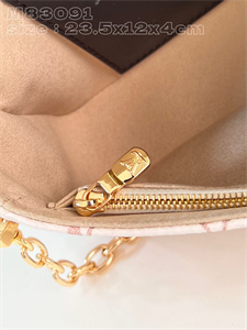 L.V Wallet On Chain IVY Monogram Canvas M83091