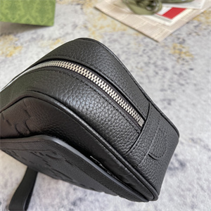 Gu.cci Jumbo GG Pouch Black Leather 760245