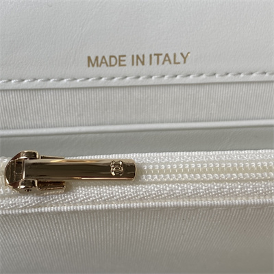 Cha.nel Wallet On Chain Grained Calfskin Gold Tone Metal White AP3368