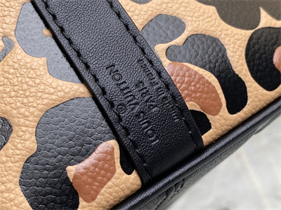 L.V Speedy Bandoulière 25 Giant Monogram Empreinte Black M58524