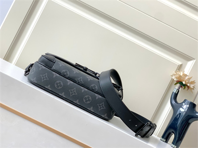 L.V Steamer Messenger Bag Monogram Eclipse M46795