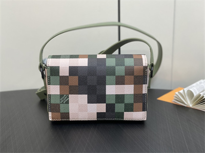 L.V Steamer Wearable Wallet Damoflage Coated Canvas Green M83172