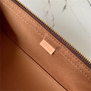 L.V Packing Cube GM Monogram Canvas M43690