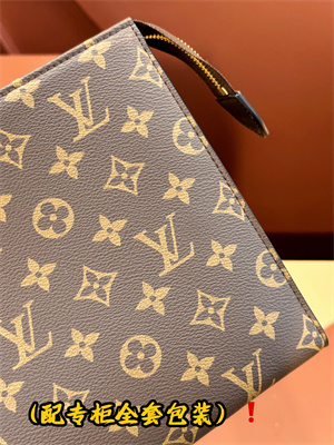 L.V Poche Toilette NM Monogram Canvas M46037