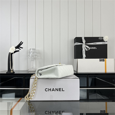 Cha.nel Medium Classic Flap Bag Grained Calfskin Gold Tone Metal White 01112