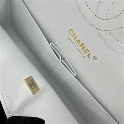 Cha.nel Medium Classic Flap Bag Grained Calfskin Gold Tone Metal White 01112 (Flap Edge Stitch)
