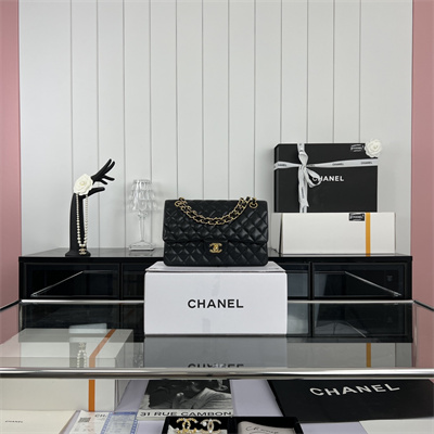 Cha.nel Medium Classic Flap Bag Grained Calfskin Gold Tone Metal Black 01112