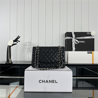 Cha.nel Medium Classic Flap Bag Grained Calfskin Silver Tone Metal Black 01112