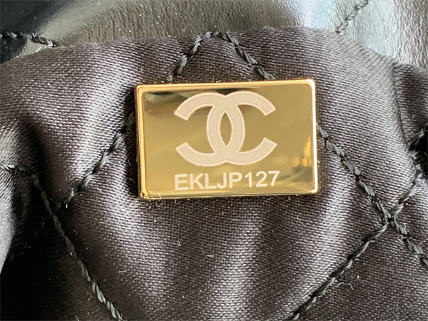 Cha.nel 22 Small Handbag Shiny Calfskin Gold Tone Metal Black AS3260