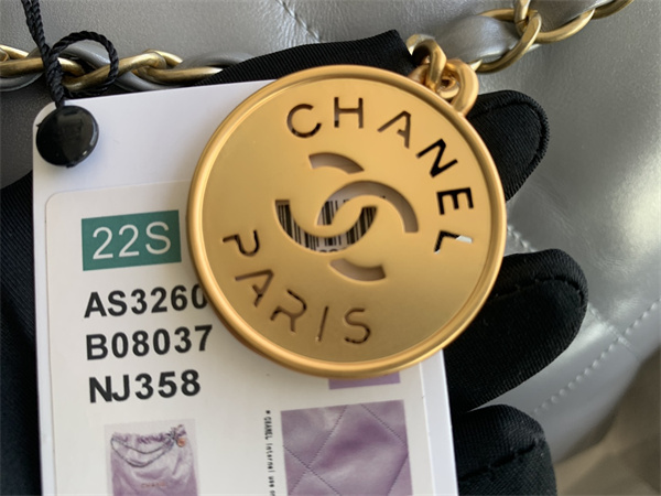 Cha.nel 22 Small Handbag Shiny Calfskin Gold Tone Metal Grey AS3260