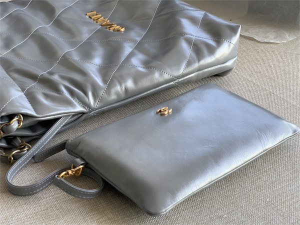 Cha.nel 22 Medium Handbag Shiny Calfskin Gold Tone Metal Grey AS3261
