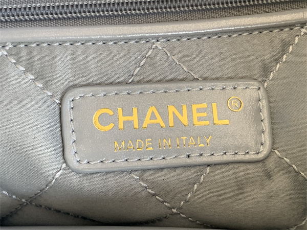 Cha.nel 22 Medium Handbag Shiny Calfskin Gold Tone Metal Grey AS3261