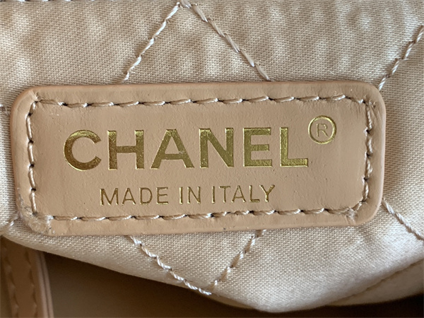 Cha.nel 22 Medium Handbag Shiny Calfskin Gold Tone Metal Brown AS3261