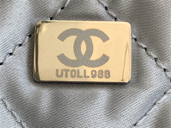 Cha.nel 22 Large Handbag Shiny Calfskin Silver Tone Metal Grey AS3262