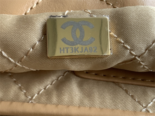 Cha.nel 22 Large Handbag Shiny Calfskin Gold Tone Metal Brown AS3262