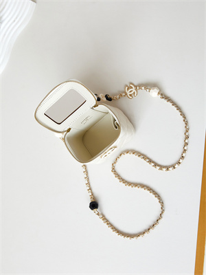 Cha.nel Vanity Case Lambskin Gold Tone Metal White AP3230