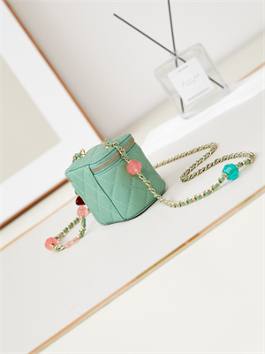 Cha.nel Vanity Case Lambskin Gold Tone Metal Green AP3230