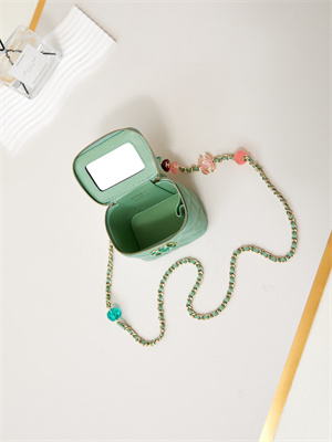 Cha.nel Vanity Case Lambskin Gold Tone Metal Green AP3230