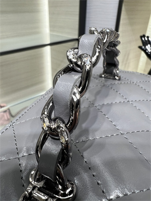 Cha.nel Clutch With Chain Vanity Shiny Crumpled Calfskin, Strass & Ruthenium-Finish Metal Grey AP3593