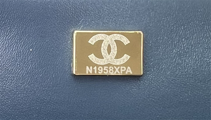 Cha.nel Medium Classic Flap Bag Tweed Gold Tone Metal Navy A01112