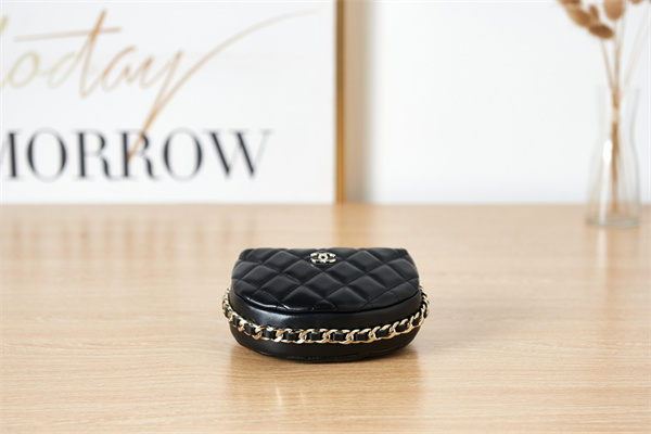 Cha.nel Pouch Lambskin Gold Tone Metal Black AP3095