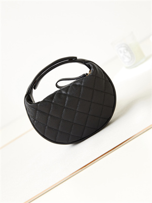 Cha.nel Pouch Grained Calfskin Gold Tone Metal Black AP3467