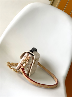 L.V Pochette Métis East West Monogram Canvas M46914