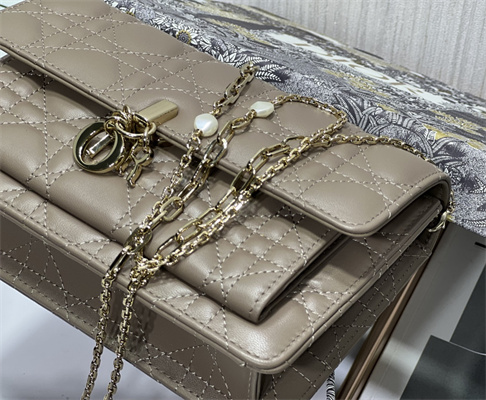 cd miss D*or chain pouch cannage lambskin taupe