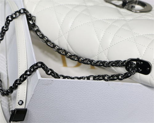 CD Medium Di.or Caro Bag Quilted Macrocannage Calfskin Guncolor Tone Metal White