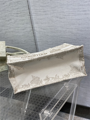 CD Medium Book Tote Jardin d’Hiver Embroidery White and Gold Tone