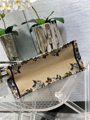 CD Medium Book Tote Jardin d’Hiver Embroidery Beige Multicolor