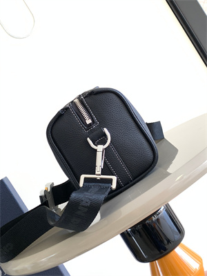 Di.or Lingot 22 Shoulder Bag Black Grained Calfskin