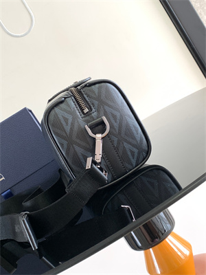 di.or lingot 22 shoulder bag black cd Di*m*nd canvas