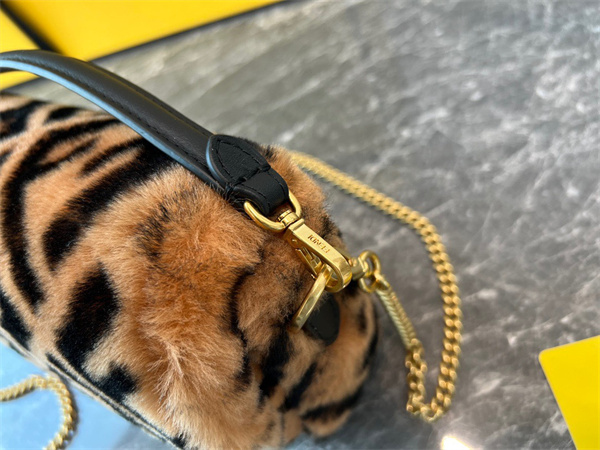 Fen.di BAGUETTE Mini Bag Brown Sheepskin