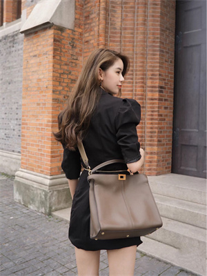 Fen.di Peekaboo X-Lite Medium Leather Bag Brown Color