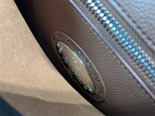 Fen.di Peekaboo Iconic ISeeU Medium Bag Cuoio Romano Leather Black Color With Topstitches