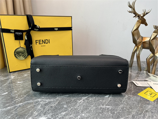 Fen.di Peekaboo Iconic ISeeU Medium Bag Cuoio Romano Leather Black Color With Topstitches