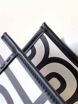 Fen.di Roma&Marc Jacobs SUNSHINE Medium White and Black Leather Shopper