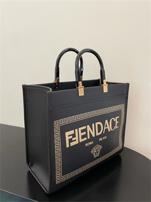 Fen.di FENDACE SUNSHINE Medium Golden Print Black Leather Shopper