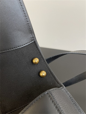 Fen.di C’mon Medium Black Leather Bag