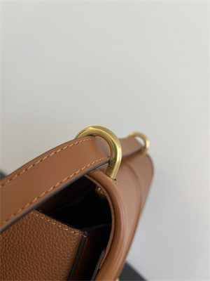 Fen.di C’mon Medium Brown Leather Bag