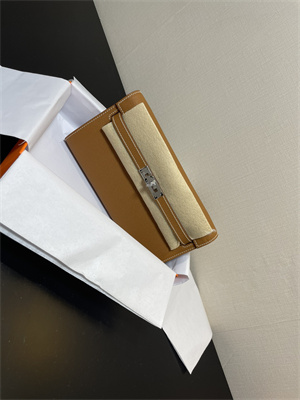 Kelly Classique To Go wallet Epsom Leather Silver Tone Metal In Gold Color HS