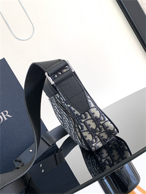 Di.or Small Saddle Messenger Bag With Flap Beige and Black Oblique Jacquard With Black Grained Calfskin2